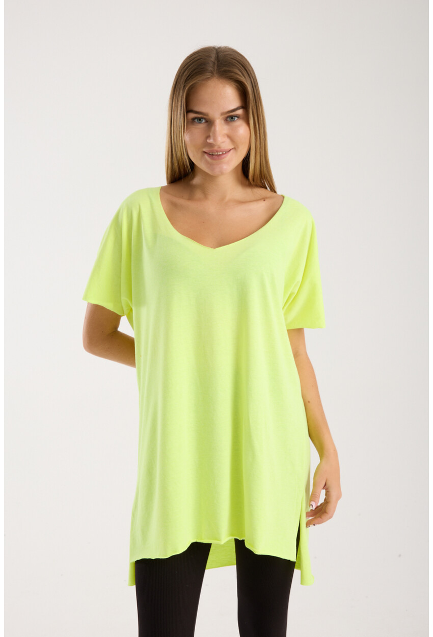 Kadın V Yaka Yırtmaçlı Oversize Basic Tişört
