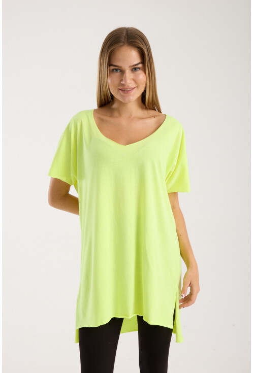 Kadın V Yaka Yırtmaçlı Oversize Basic Tişört